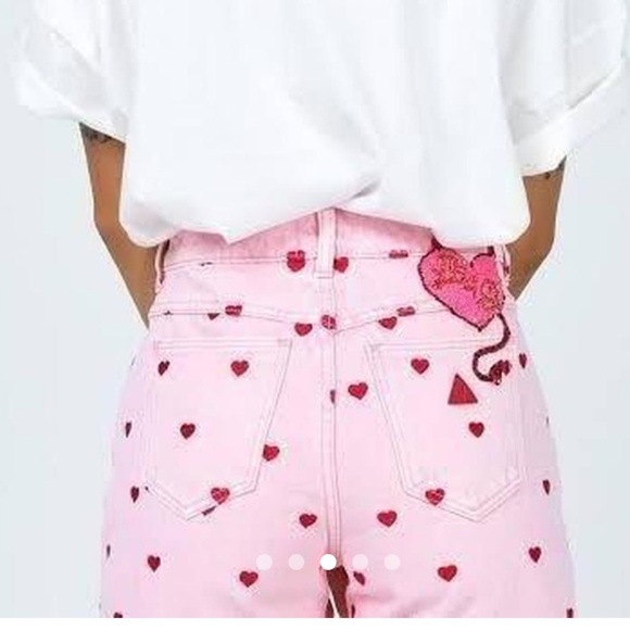 ABRAND × DYSPNEA CLAUDIA DENIM CUT OFF
SHORTS PINK HEART - Picture 2 of 11